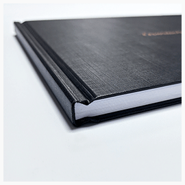 Drucke im Hardcover Leinenstruktur DIN A4 Querformat Nahansicht Hardcover-Bindemappe in Schwarz