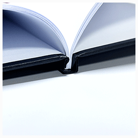 Drucke im Hardcover Leinenstruktur DIN A5 aufgeklapptes Buch